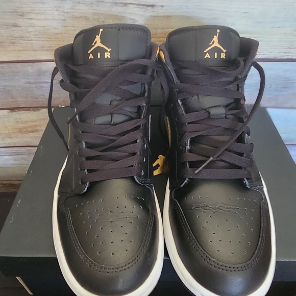 Air Jordan 1 - Picture 3 of 5